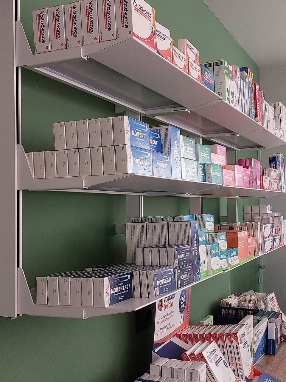 Espositori negozi in metallo per la farmacia